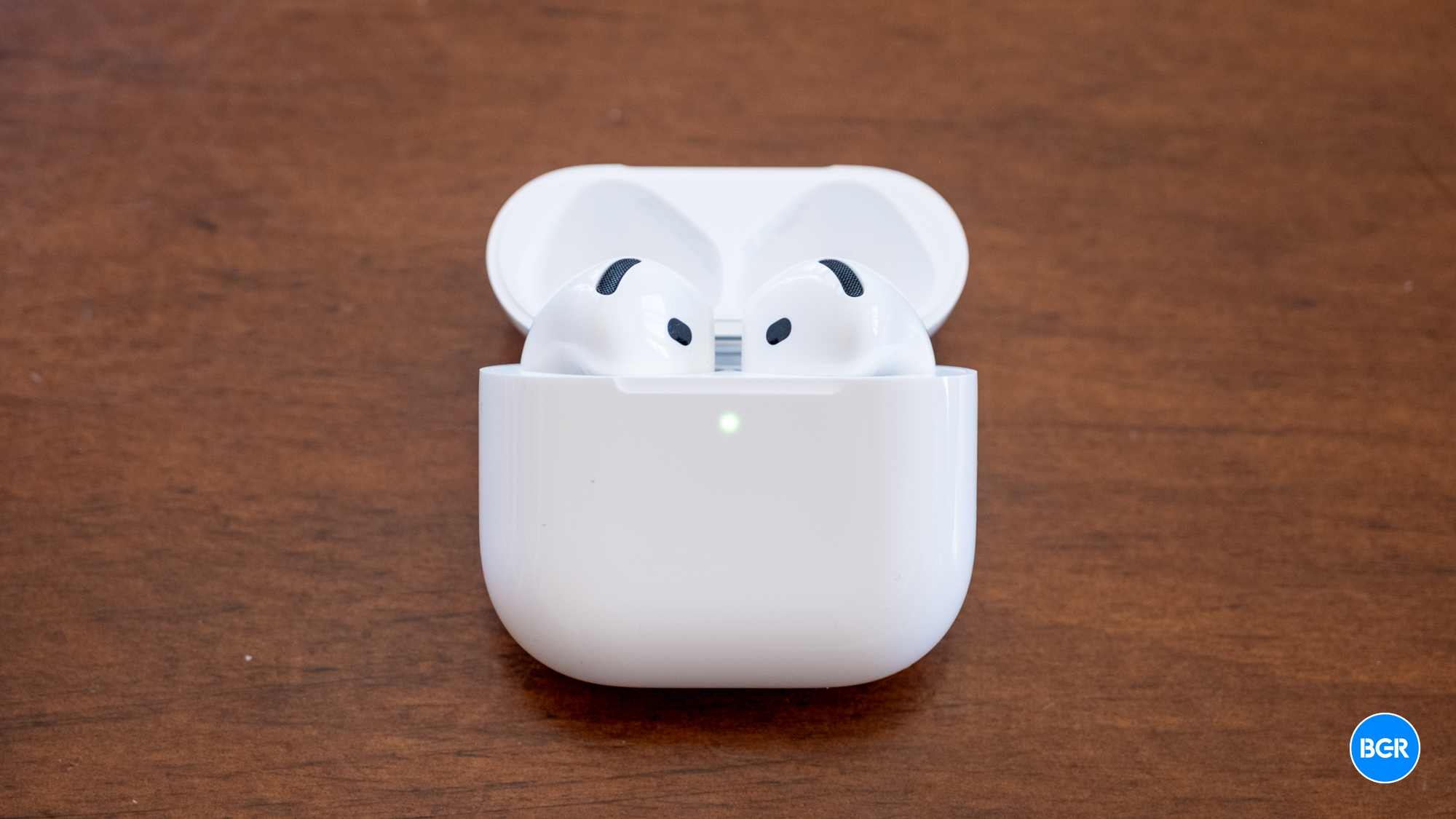 تحديث البرنامج الثابت لـ AirPods 4 متوفر الآن