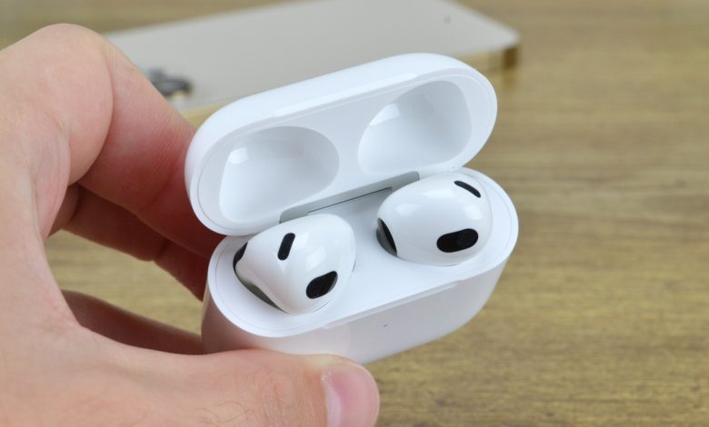 يتوفر تحديث البرنامج الثابت لـ AirPods لجميع الطرازات تقريبًا