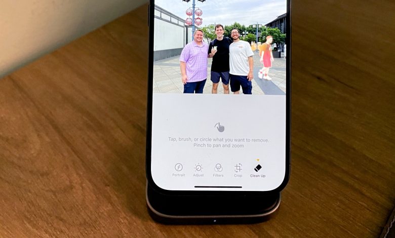 قيود تحرير الصور على iPhone AI مقصودة: Apple exec