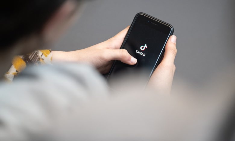 تقول TikTok إنها تستعيد الخدمة للمستخدمين في الولايات المتحدة