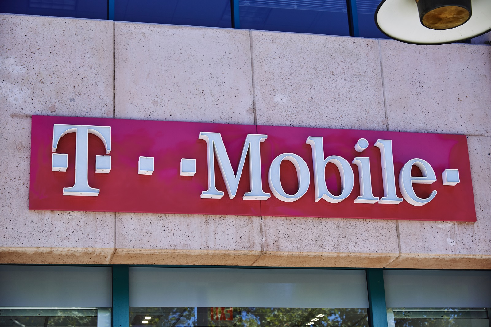 تزيد T-Mobile من الأسعار بمقدار 5 دولارات على العديد من الخطط القديمة تزيد T-Mobile من الأسعار بمقدار 5 دولارات على العديد من الخطط القديمة