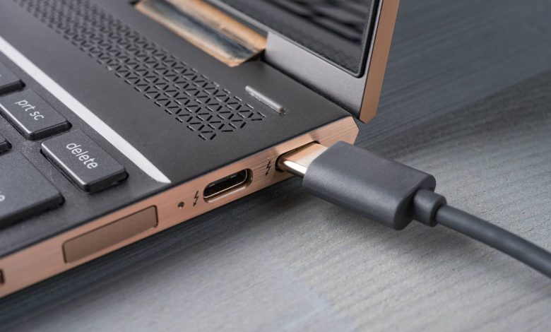 أطلقت الصين للتو كابلًا جديدًا ضعيفًا مثل Thunderbolt 4