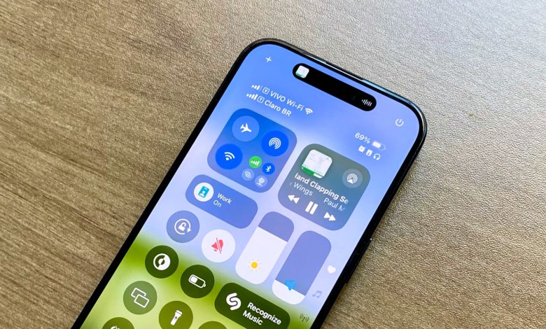 يستغل المتسللون عيوب “محمولة جواً” لاختطاف أجهزة iPhone والمزيد